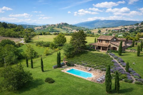 Property building, Nearby landmark, Spring, Day, Natural landscape, Bird's eye view, Summer, Garden, View (from property/room), View (from property/room), Photo of the whole room, Garden view, Mountain view, Pool view, Swimming pool, Swimming pool, Seasons, sunbed