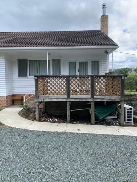 Property building, Balcony/Terrace, Parking