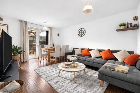 Game Room, Living room, Dining area
