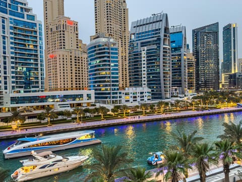 Property building, Nearby landmark, Day, Natural landscape, Activities, City view, Lake view, River view, Sea view