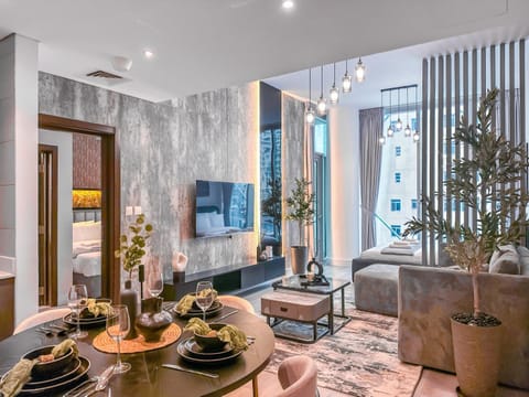 TV and multimedia, Living room, Seating area, Dining area