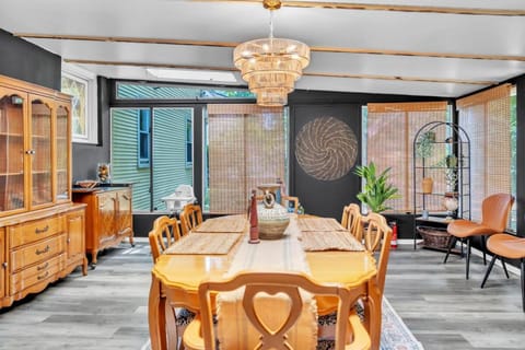 4 Bedroom House Near Bristol Center House in Bristol