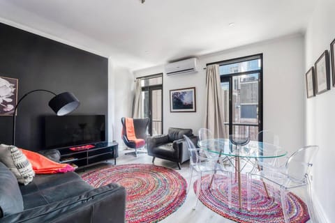 TV and multimedia, Living room, Seating area, Dining area, Evening entertainment, air conditioner