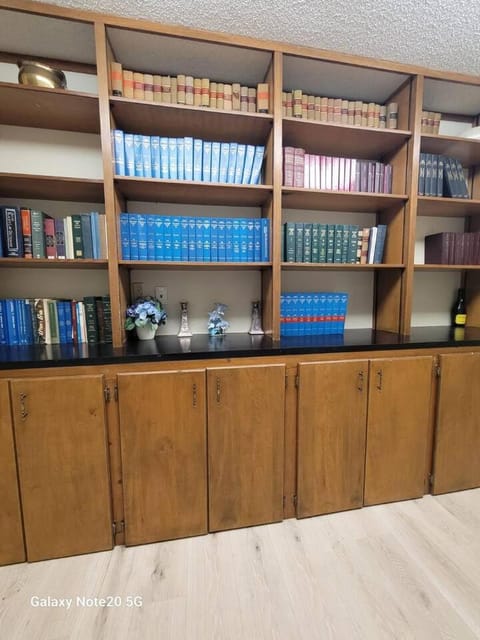 Historic home walk to Convention Center & St Jude House in Memphis