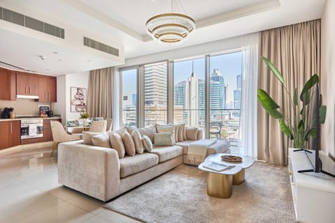 TV and multimedia, Kitchen or kitchenette, Living room, Seating area, Dining area