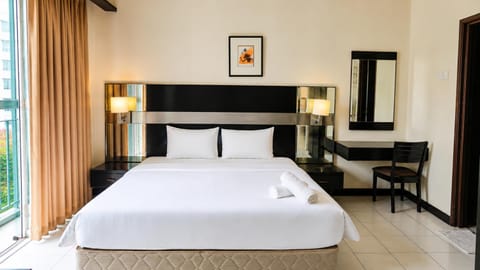 Bed, People, Living room, Other, Bedroom, Family, furniture, VIP