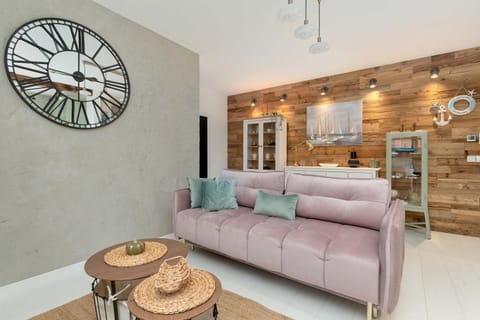 TV and multimedia, Kitchen or kitchenette, Living room, Seating area