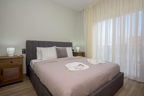 Photo of the whole room, Bedroom, towels