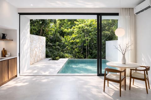 Day, Swimming pool