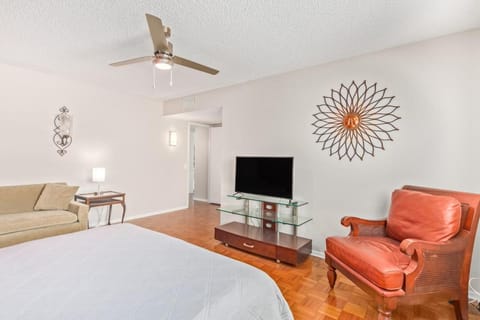 Naturally Modest & Quiet House in Sun City West