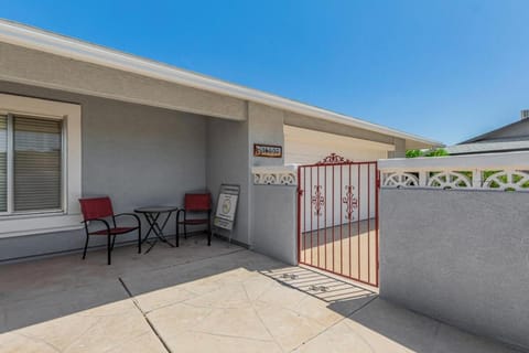 Naturally Modest & Quiet House in Sun City West