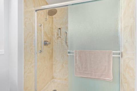 Naturally Modest & Quiet House in Sun City West