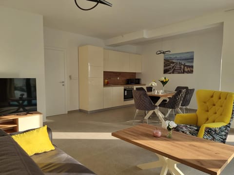 Kitchen or kitchenette, Seating area