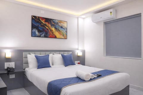 Bed, Photo of the whole room, Bedroom, air conditioner