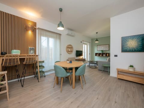 Living room, Dining area