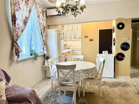 Kitchen or kitchenette, Seating area, Dining area, air conditioner
