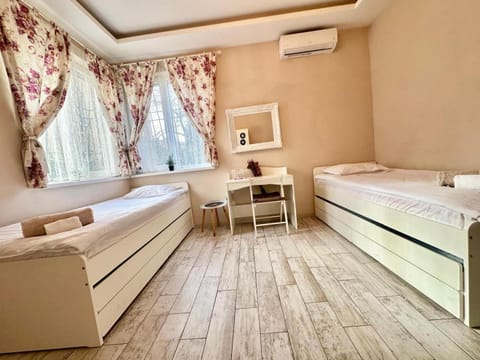 Bed, Photo of the whole room, Bedroom, towels, air conditioner