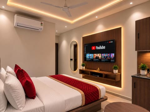 Communal lounge/ TV room, Bed, TV and multimedia, Living room, Photo of the whole room, Seating area, Evening entertainment, Bedroom, air conditioner