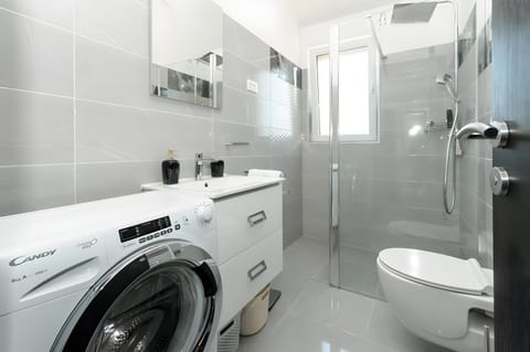 Shower, Toilet, Bathroom, washing machine