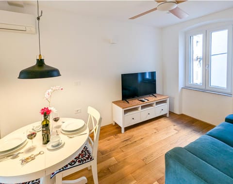 TV and multimedia, Living room, air conditioner