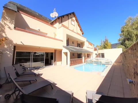 Property building, Swimming pool