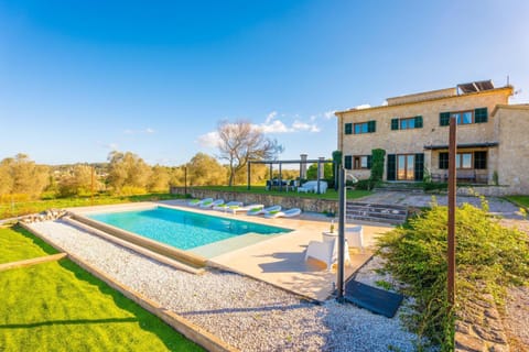 Property building, Garden, Swimming pool