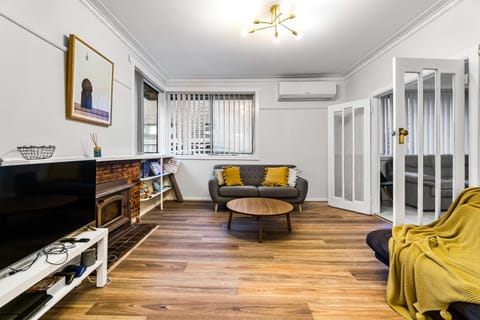 Communal lounge/ TV room, Living room, Seating area