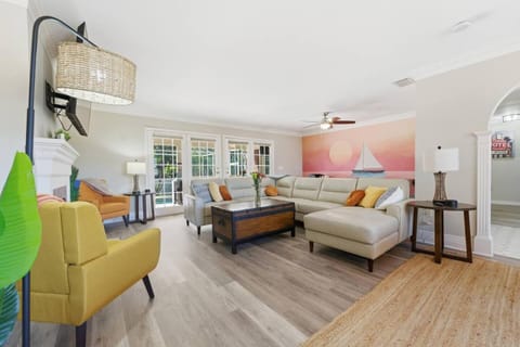 Living room, Photo of the whole room, Seating area