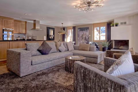 TV and multimedia, Kitchen or kitchenette, Living room, Seating area