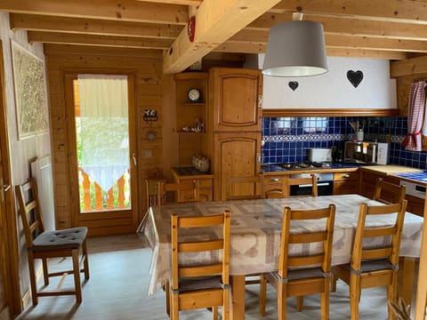 Property building, Kitchen or kitchenette, Living room