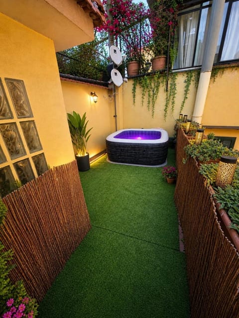 Hot Tub, Balcony/Terrace, Swimming pool