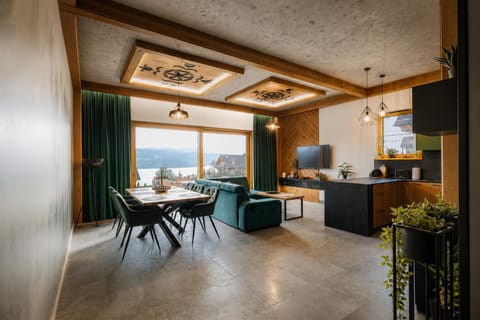 TV and multimedia, Living room, Seating area, Dining area