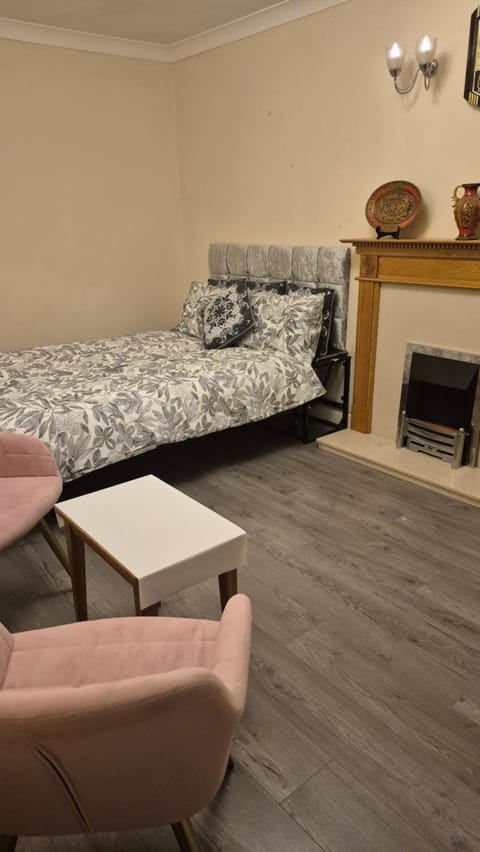Spacious Double Room in a shared house Bed and Breakfast in Wolverhampton