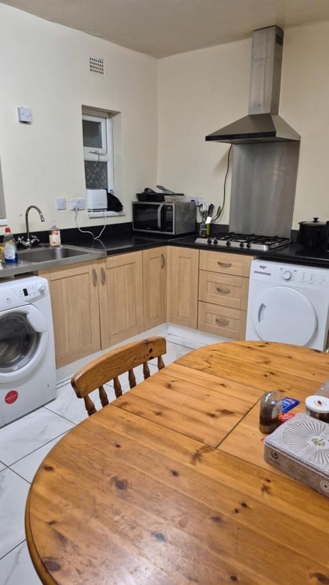 Spacious Double Room in a shared house Bed and Breakfast in Wolverhampton