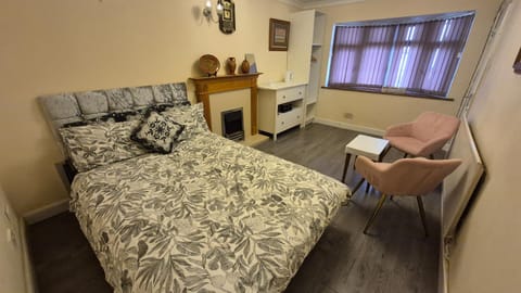 Spacious Double Room in a shared house Bed and Breakfast in Wolverhampton