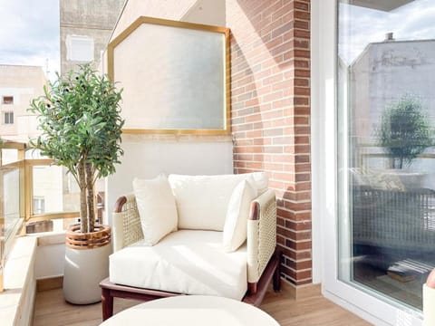 Modern and bright 3 BR apartment with balcony REMS Apartment in Malaga