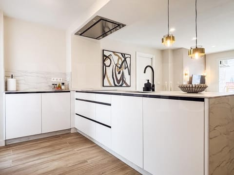 Modern and bright 3 BR apartment with balcony REMS Apartment in Malaga