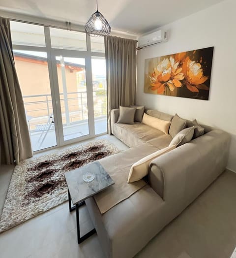 Living room, Photo of the whole room, Seating area