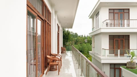 Property building, Balcony/Terrace, Balcony/Terrace