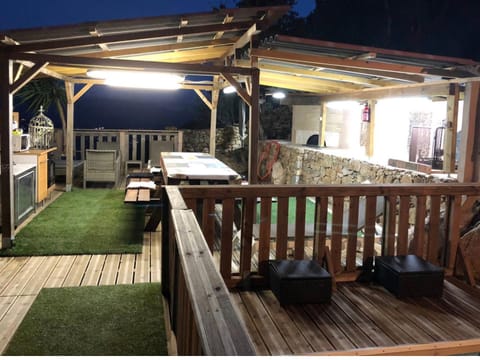 Patio, BBQ facilities