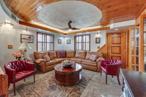 Walk to Park Family Home in Monroeville! House in Monroeville