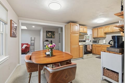 Hoops & Hygge Private Sport Court Retreat home House in Lakewood