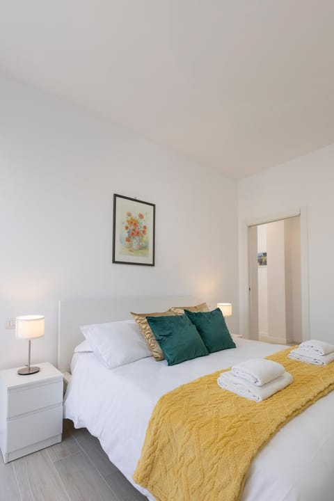 Bed, Photo of the whole room, Bedroom, towels, wardrobe