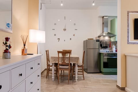 Property building, Kitchen or kitchenette, Living room