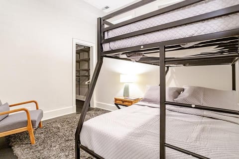 Hello Again, Chicago! House in Chicago