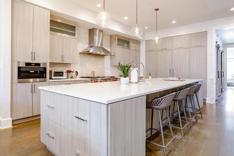 Hello Again, Chicago! House in Chicago