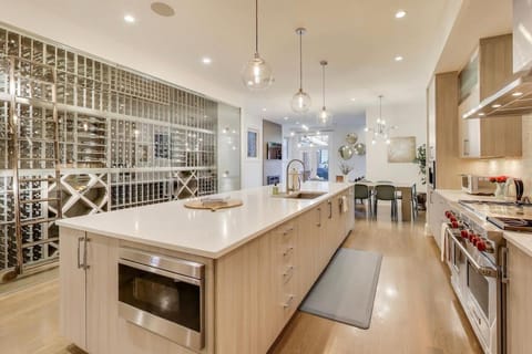 Hello Again, Chicago! House in Chicago