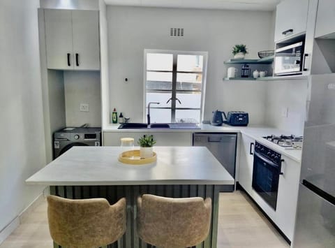Kitchen or kitchenette, Dining area, dishwasher, oven, stove, toaster