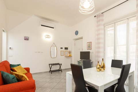 Living room, Seating area, Dining area, air conditioner