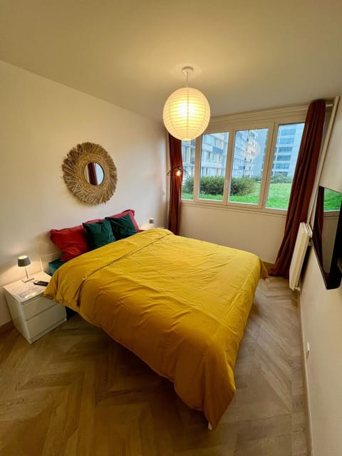 Bed, Photo of the whole room, Bedroom, Garden view